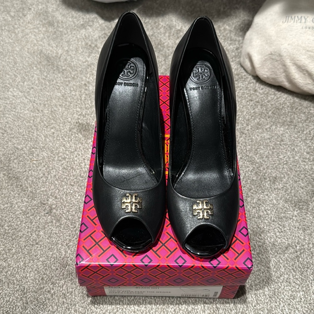 Tory Burch Jolie Peep Toe Leather Wedge Size 7